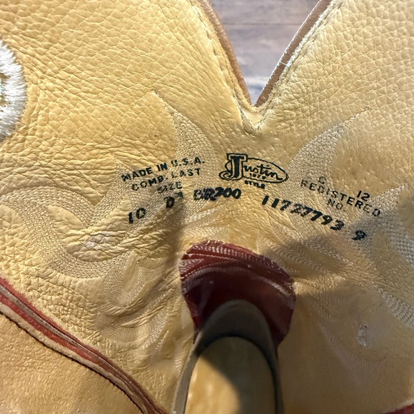 Justin Boots - Tan and Red Western Boots - Picture 4 of 7